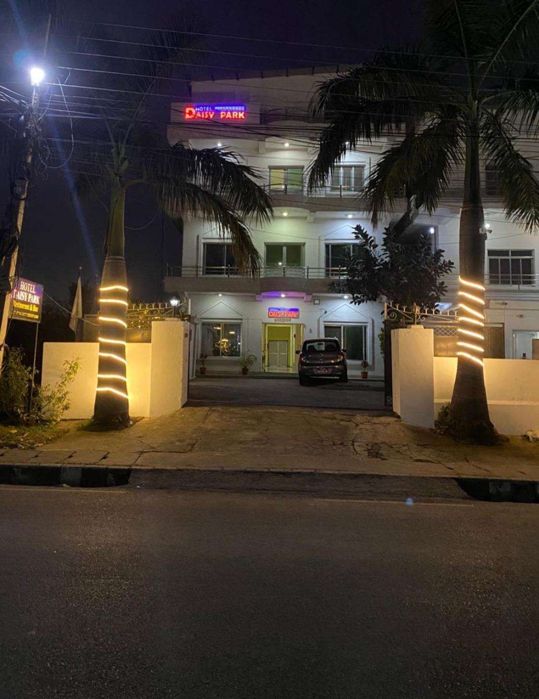 Hotel Daisy Park Bhairāhawā Exteriér fotografie